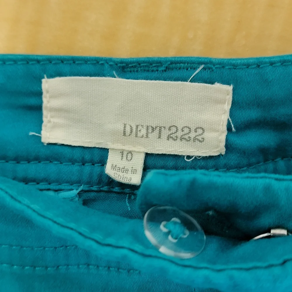 DEPT 22 -  Turquoise shorts Size 10 - Picture 4 of 7